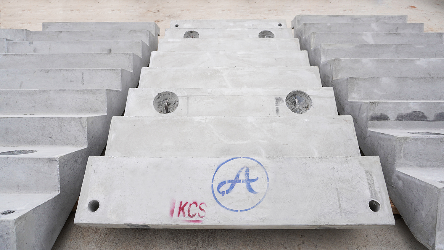 Cầu Thang Bê Tông Đúc Sẵn Châu Âu Nam: Giải Pháp Cho Công Trình Nhanh, Chuẩn, An Toàn